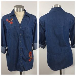 ✨ MAKE OFFER ✨ FLORAL BOHO EMBROIDERED CHAMBRAY BUTTON DOWN SHIRT
